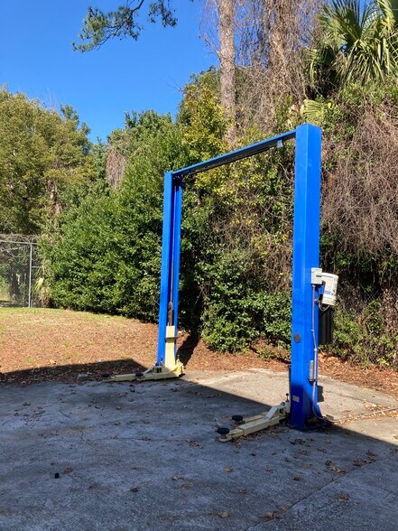 More Photos Of 1512 Cassat Ave, Jacksonville Auto Repair For Sale