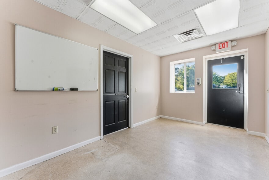 More Photos Of 270 West St, Ludlow Industrial For Lease