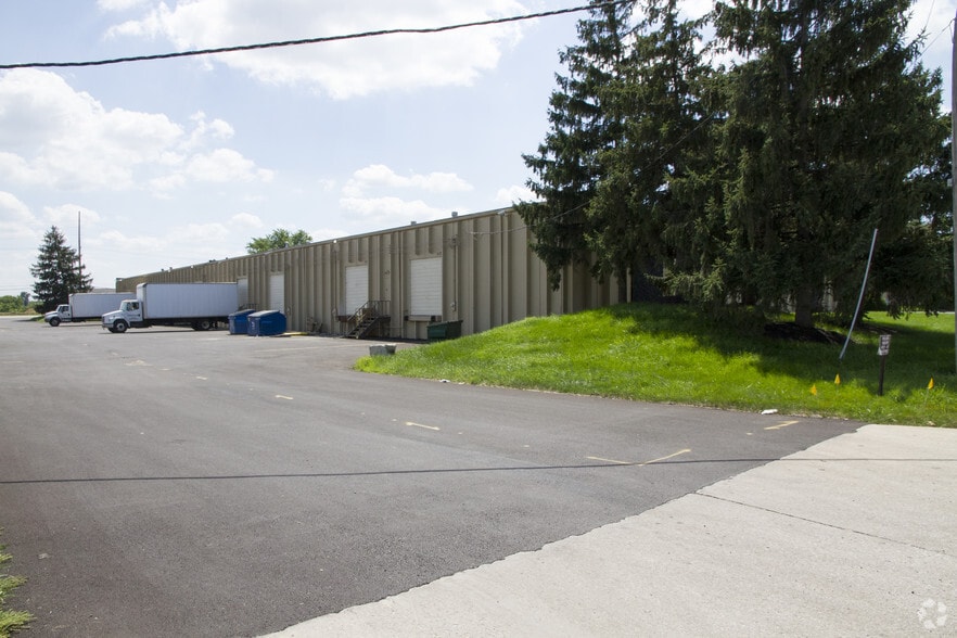 More Photos Of 4121-4135 Westward Ave, Columbus Light Distribution For Lease