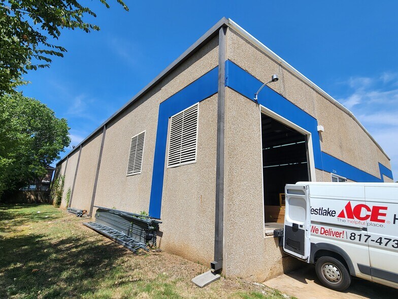 More Photos Of 2319 Sterling Ct, Arlington Warehouse For Sale