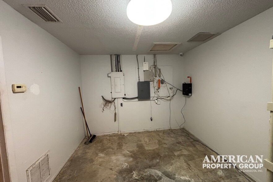 More Photos Of 3285 Placida Rd, Englewood Storefront Retail Office For Sale