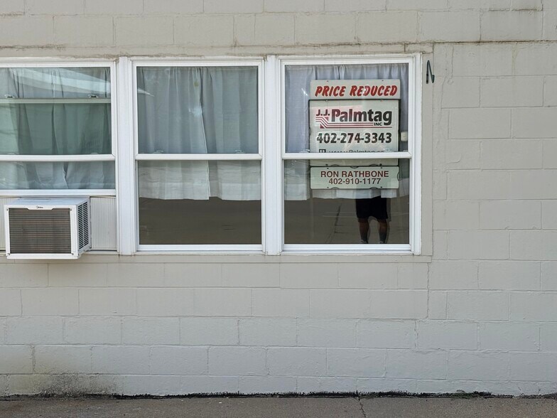 More Photos Of 833 Nemaha St, Humboldt Freestanding For Sale