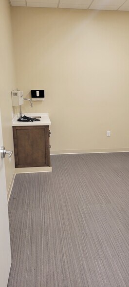 More Photos Of 5107 Summer Ave, Memphis Freestanding For Lease