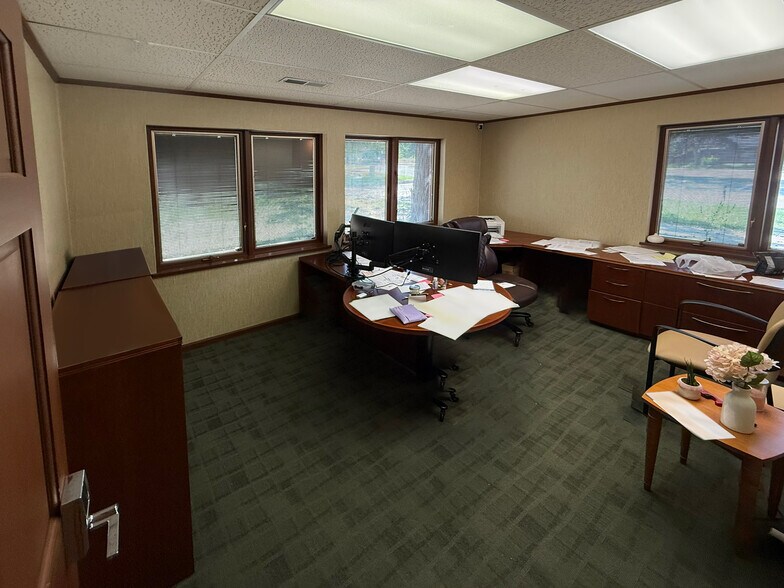 More Photos Of 5090-5096 Lovers Ln, Kalamazoo Office For Sale