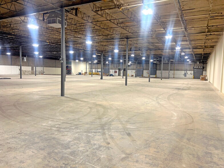 More Photos Of 10709 Gilroy Rd, Hunt Valley Light Manufacturing For Lease