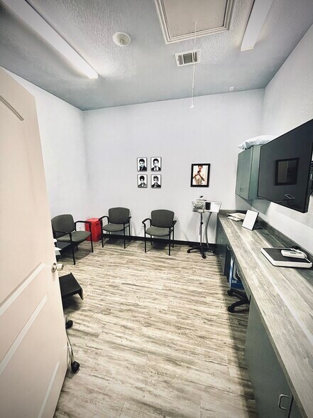 More Photos Of 200 W J Boaz Rd, Saginaw Drugstore For Lease
