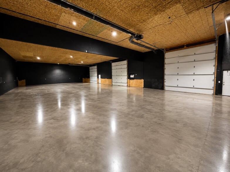 More Photos Of 3235 E Reid Rd, Grand Blanc Self Storage For Lease