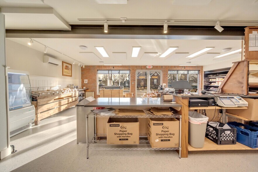 More Photos Of 67 Park Ave, Wind Gap Freestanding For Lease