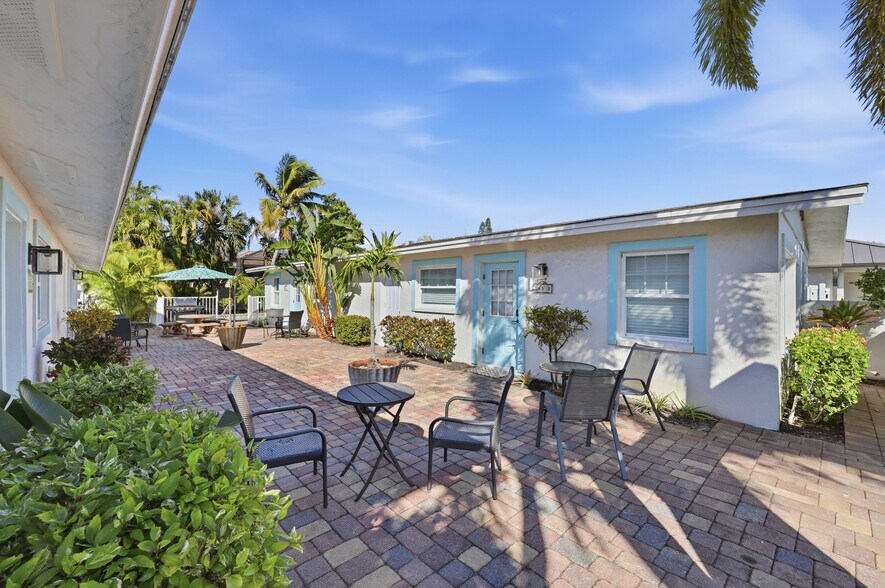 More Photos Of 559 105th Ave N, Naples Multifamily For Sale