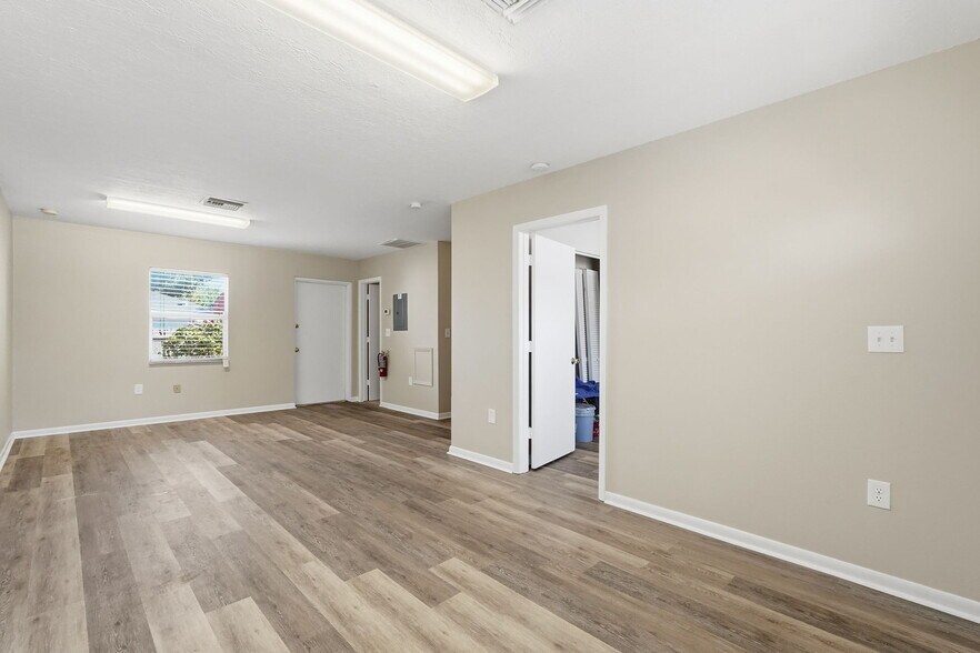 More Photos Of 500-510 Tarpon Ave E, Tarpon Springs Office For Sale