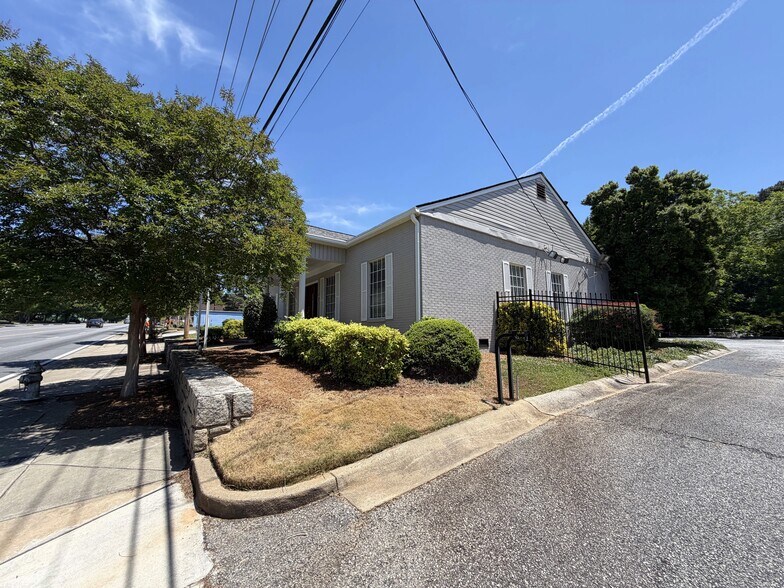 More Photos Of 3080 Campbellton Rd SW, Atlanta Office Residential For Sale