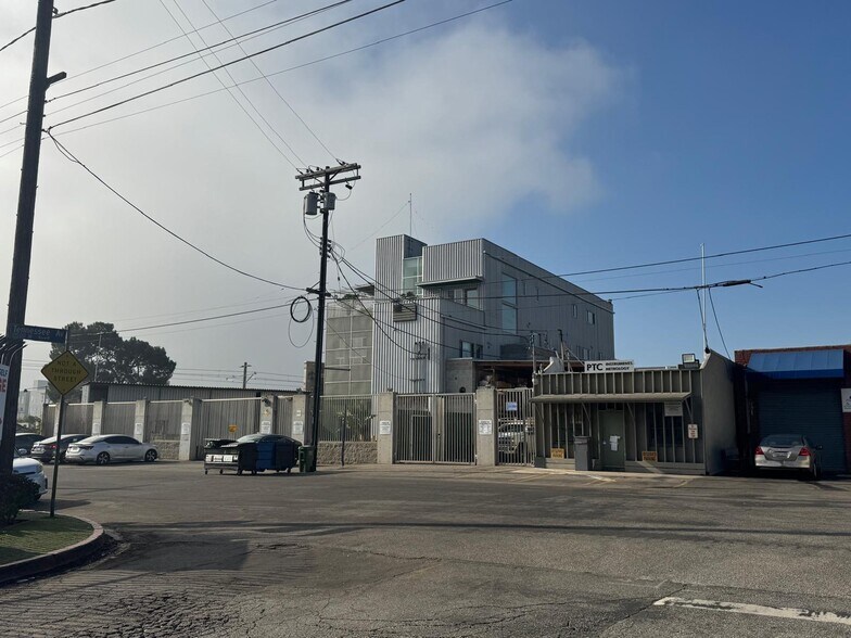 More Photos Of 2305 Federal Ave, Los Angeles Manufacturing For Lease