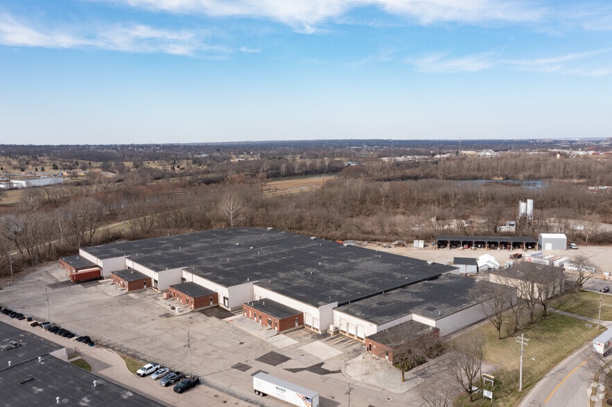 More Photos Of 2447 E River Rd, Moraine Warehouse For Lease