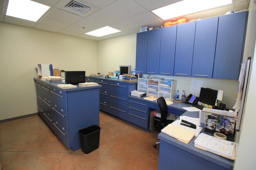 More Photos Of 94-453 Ukee St, Waipahu Warehouse For Lease