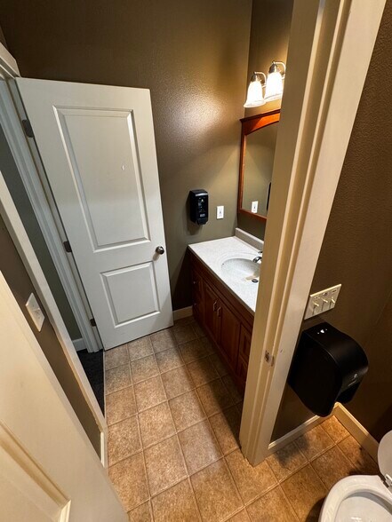 More Photos Of 612 NE 2nd Ave, Camas Office Residential For Sale