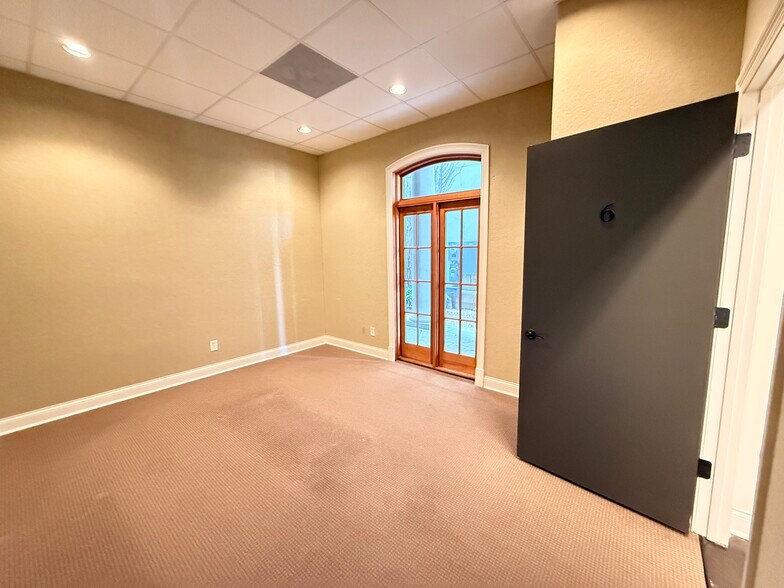 More Photos Of 113-115 W Jackson Ave, Ridgeland Unknown For Lease