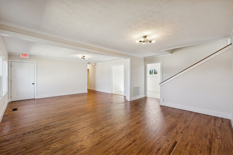 More Photos Of 319 Highway 76, White House Office For Lease