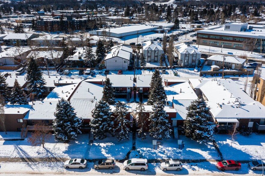 More Photos Of 4607 73 St NW, Calgary Apartments For Sale