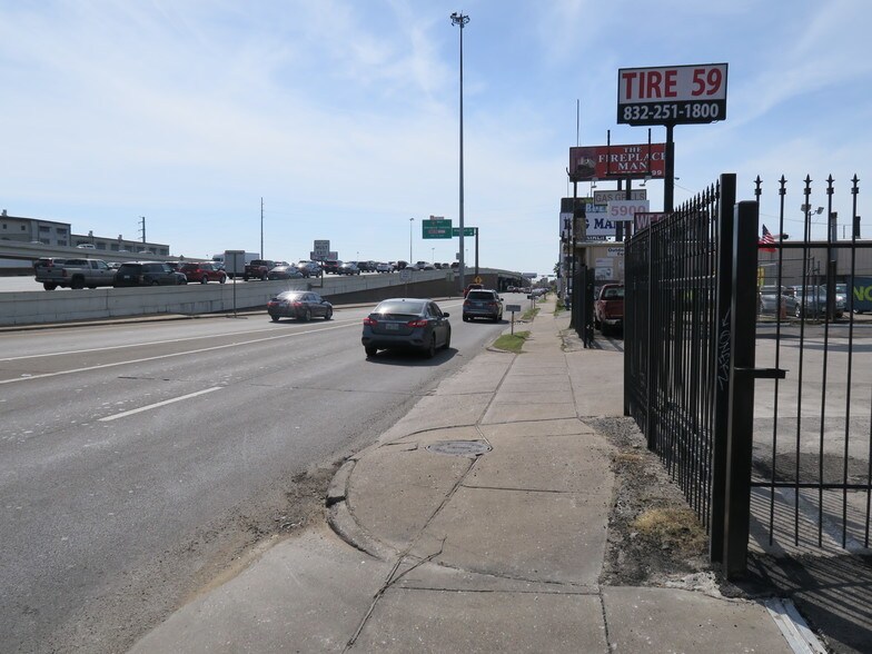 More Photos Of 5818 Southwest Fwy, Houston Showroom For Sale
