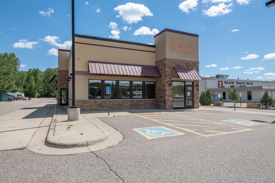 More Photos Of 101 W Lind St, Mankato Fast Food For Lease