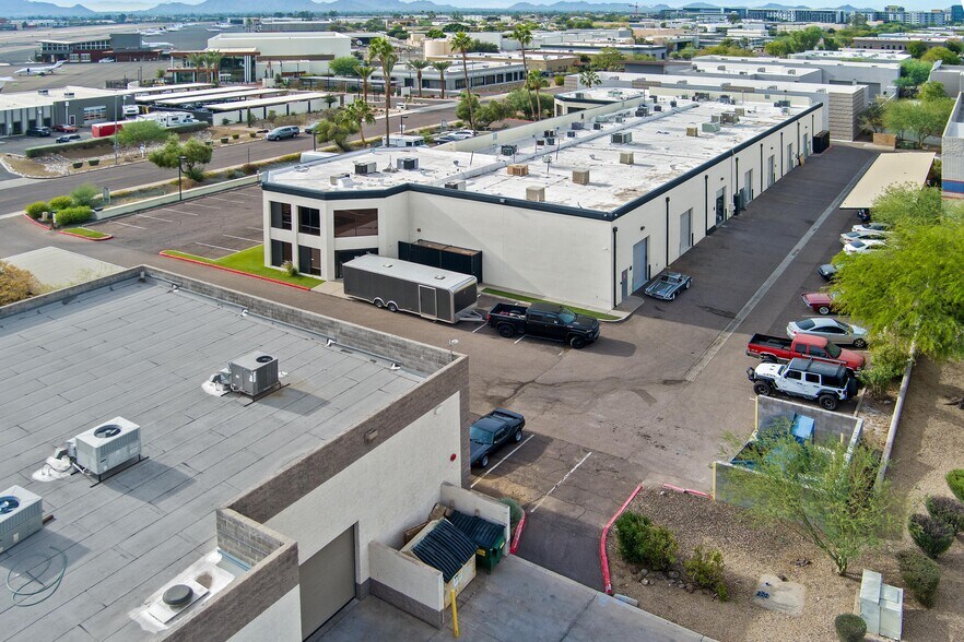 More Photos Of 7900 E Greenway Rd, Scottsdale Warehouse For Lease