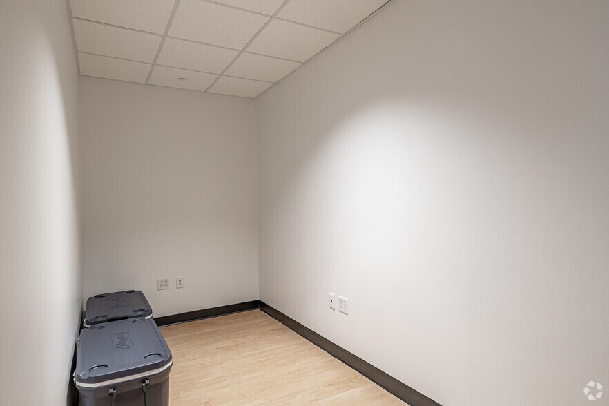 More Photos Of 7550 W Interstate 10, San Antonio Office For Lease