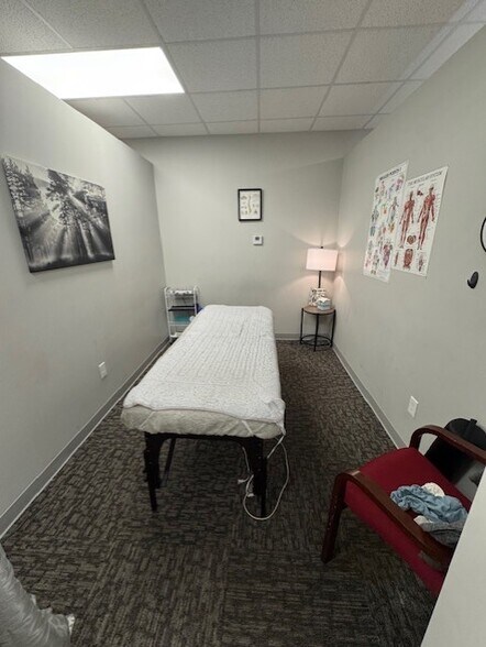 More Photos Of 7341 Office Park Pl, Melbourne Office Residential For Lease