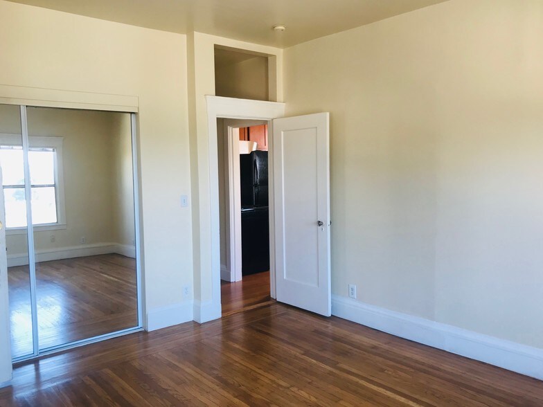 More Photos Of 1364 E 27th St, Oakland Apartments For Sale