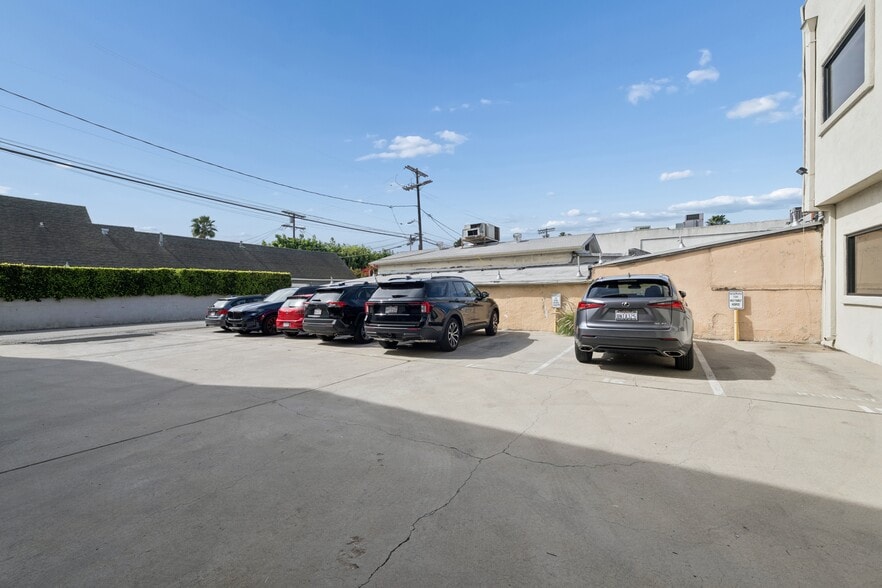 More Photos Of 7250 Beverly Blvd, Los Angeles Loft Creative Space For Lease