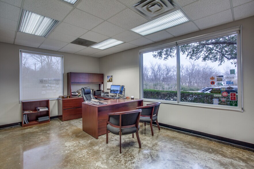 More Photos Of 414 W Parkway St, Denton Coworking Space