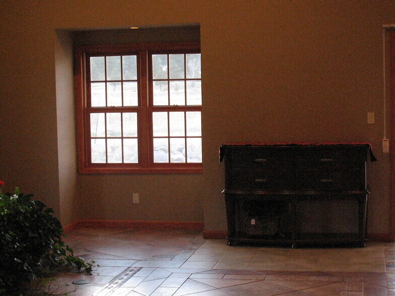 More Photos Of 173 Frontage Rd, South Fork Freestanding For Lease