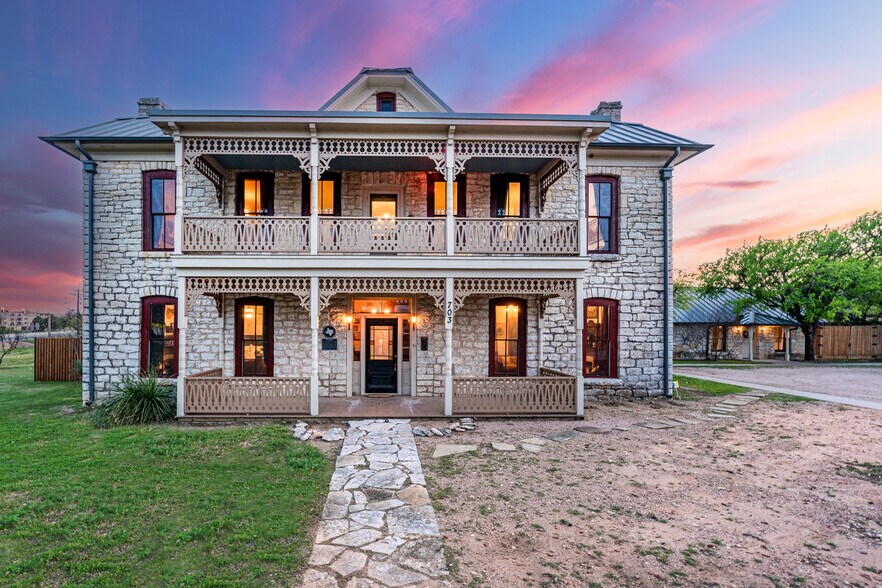 More Photos Of 703 Spring St, Granbury Lodge Meeting Hall For Sale
