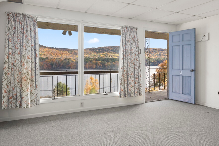 More Photos Of 165 Queechy Lake Dr, Canaan Hotel For Sale