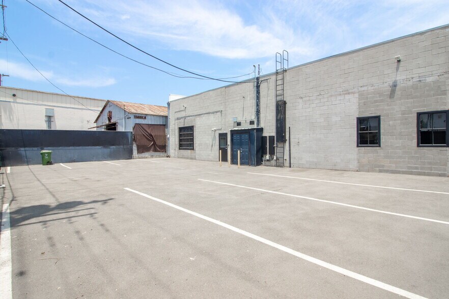 More Photos Of 1648 10th St, Santa Monica Loft Creative Space For Sale