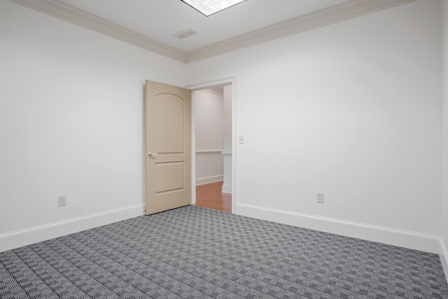 More Photos Of 4720 Peachtree Industrial Blvd, Berkeley Lake Office For Lease