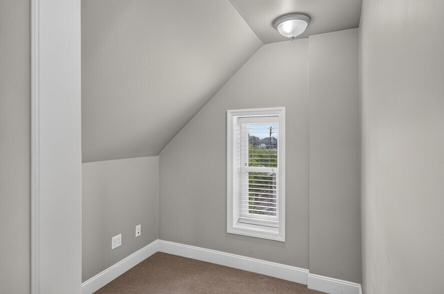 More Photos Of 330 Mahoning St, Milton Office For Sale