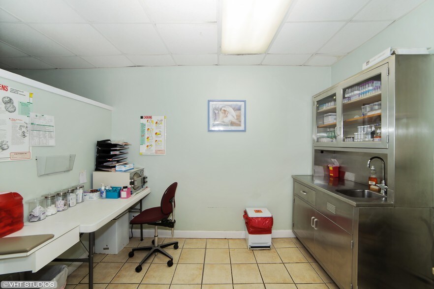 More Photos Of 2611 S Lawndale Ave, Chicago Medical For Sale