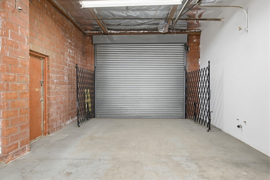 More Photos Of 3380 Livonia Ave, Los Angeles Light Manufacturing For Lease