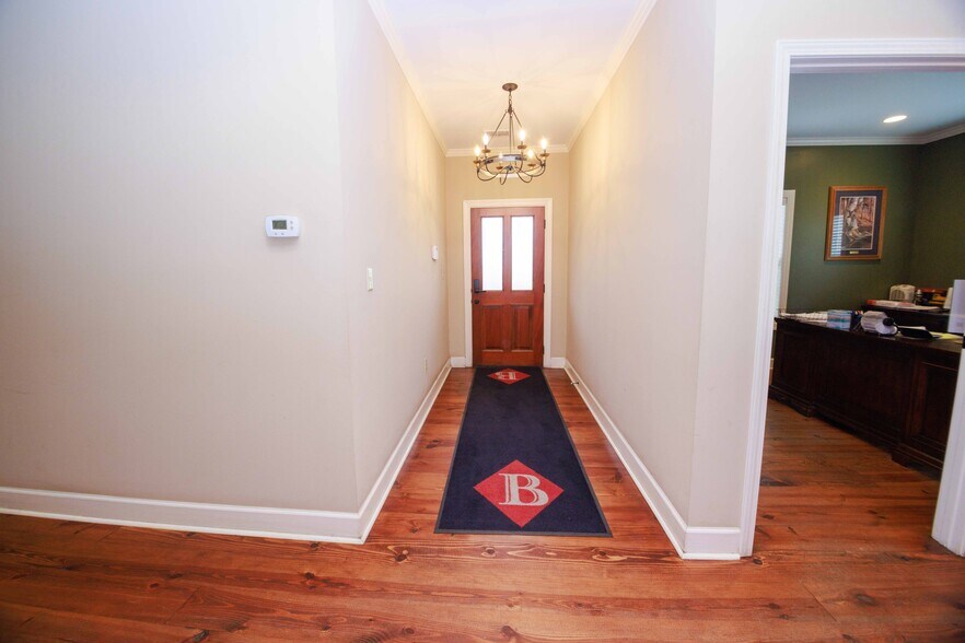 More Photos Of 106 N Alexander Ave, Washington Office For Sale