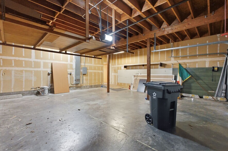 More Photos Of 645 Kelly Ave, Half Moon Bay Funeral Home For Sale