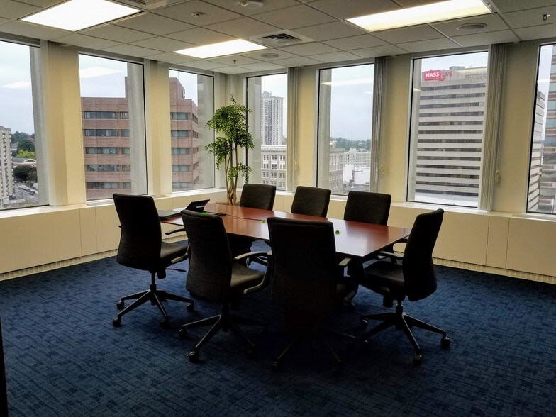 More Photos Of 1500 Main St, Springfield Medical For Lease