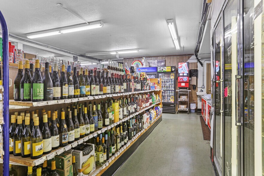 More Photos Of 31815 E Historic Columbia RI Hwy, Troutdale Convenience Store For Sale