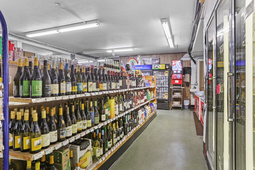 More Photos Of 31815 E Historic Columbia RI Hwy, Troutdale Convenience Store For Sale