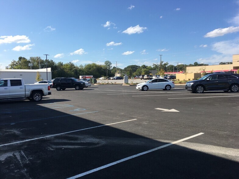 More Photos Of 311 S Gloster St, Tupelo Storefront Retail Office For Lease