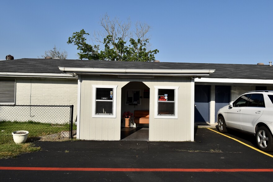 More Photos Of 3401 N Alexander Dr, Baytown Hotel For Sale