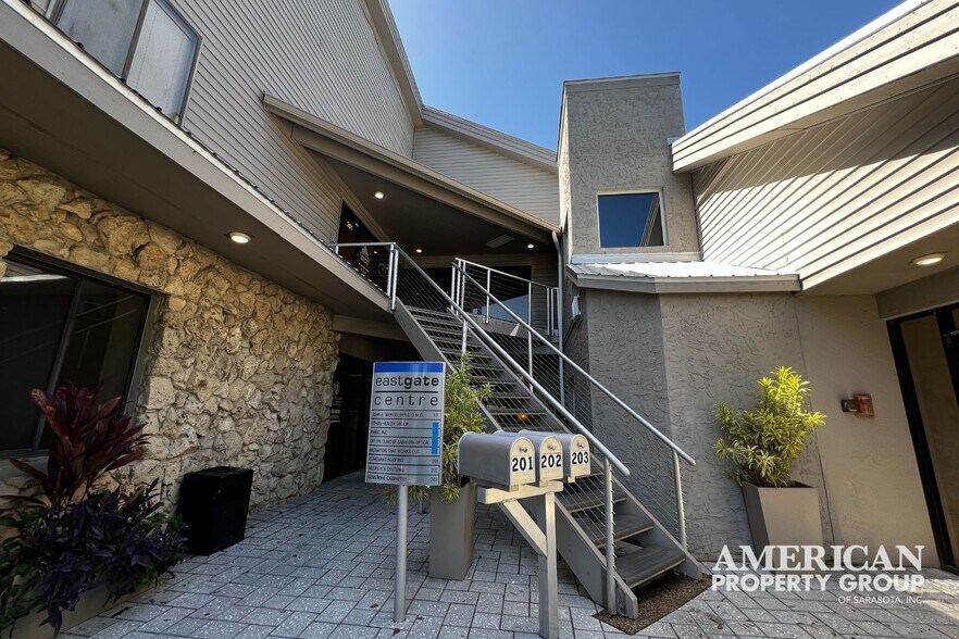 More Photos Of 5500 Bee Ridge Rd, Sarasota Office For Sale