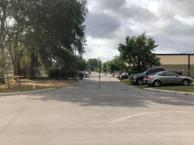 More Photos Of 11824 Jackson Rd, Thonotosassa Office Residential For Lease