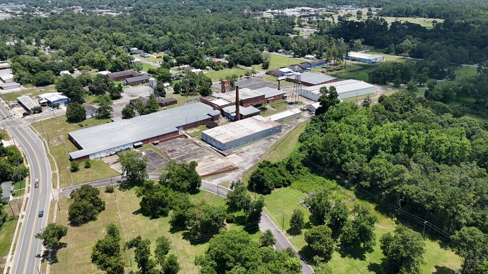 More Photos Of 301 Riverside Dr, Moultrie Manufacturing For Sale