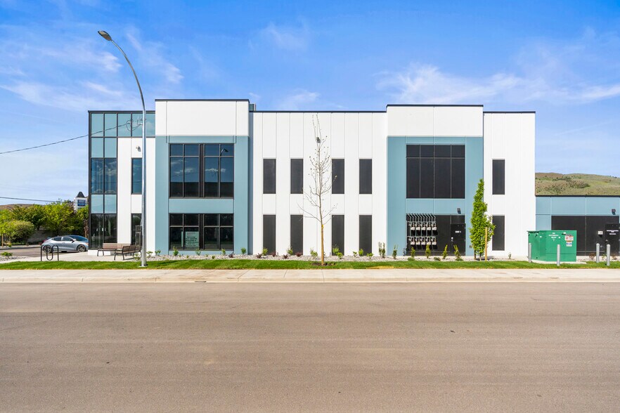 More Photos Of 3240 48 Av, Vernon Unknown For Lease