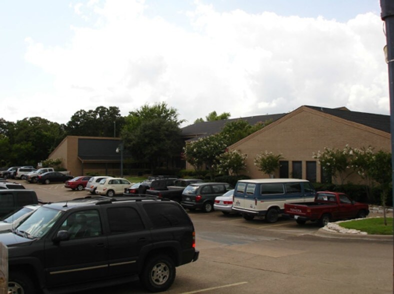 More Photos Of 1713 Broadmoor Dr, Bryan Office For Lease